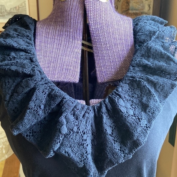 🦄 Chaps Ruffled V-Neck Tank Navy Blue Sz M - Picture 2 of 8